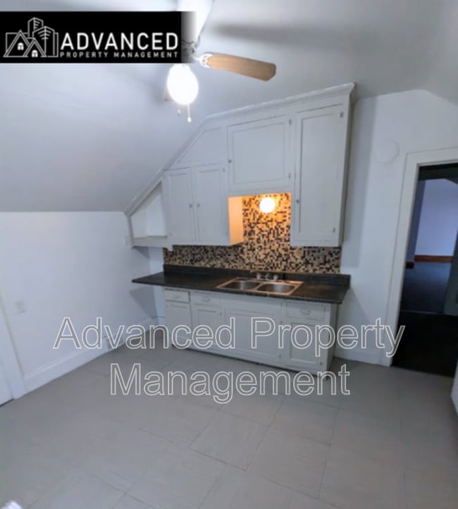 Building Photo - 3251 N 28th St