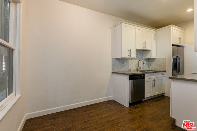 Building Photo - 7229 Willoughby Ave