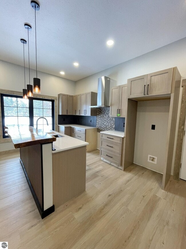 Building Photo - 9000 Kalkaska St