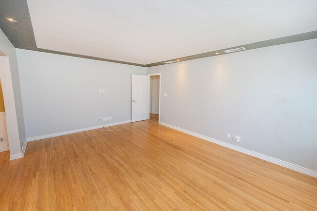 Building Photo - 3BR/2BA home with bonus room & additional ...