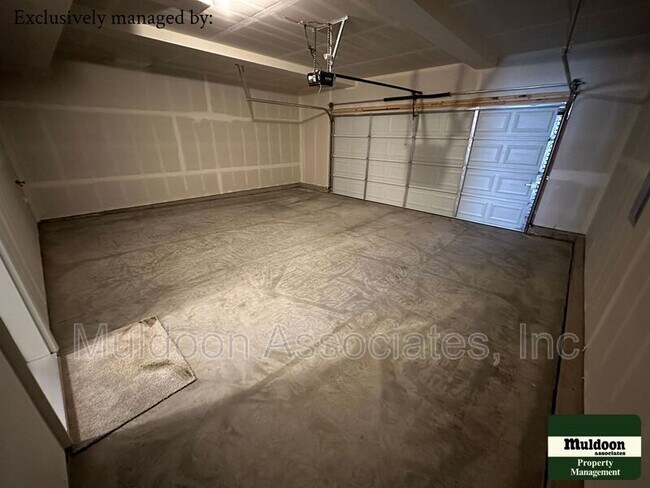 Building Photo - 6131 Old Glory Dr