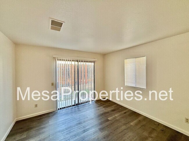 Building Photo - 1584 Sycamore Ln