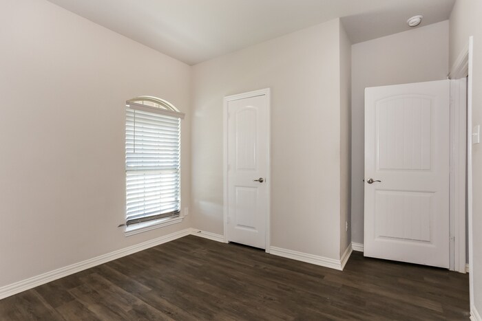 Building Photo - 9021 Curacao Dr