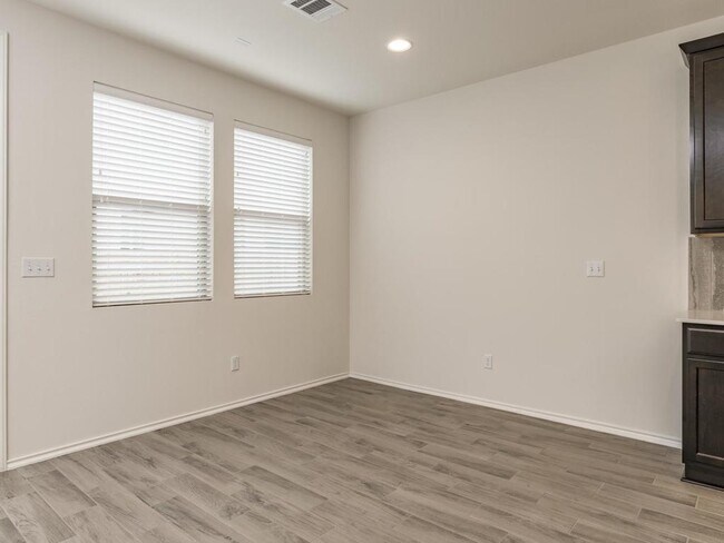 Building Photo - 9101 Garnet Dr