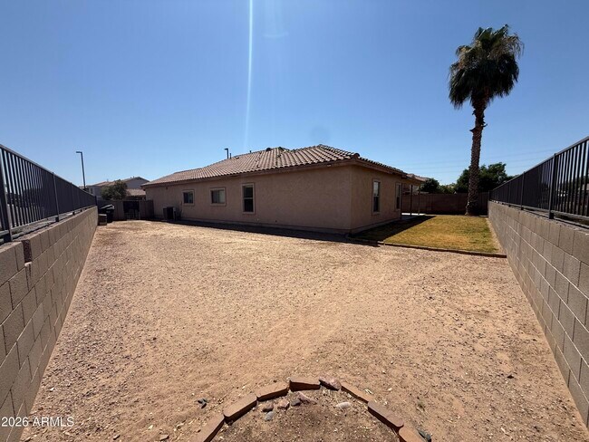 Building Photo - 3892 S Moccasin Trail
