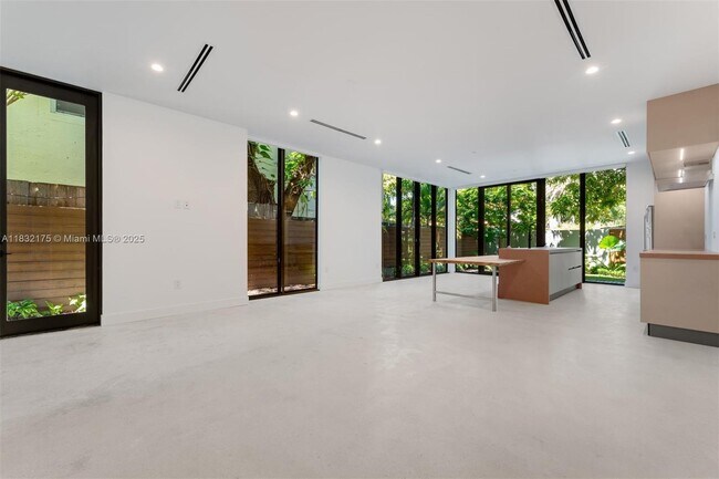 Building Photo - 3270 Gifford Ln