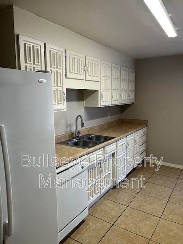 Building Photo - 7956 W Mariposa Dr