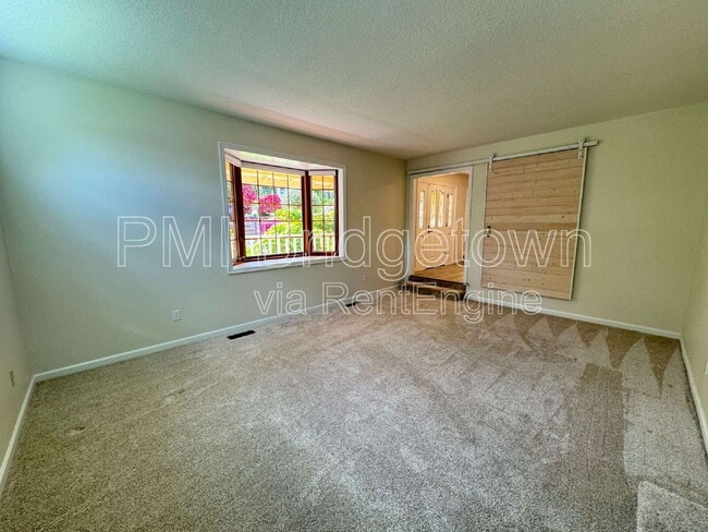 Building Photo - 11814 SW Dickinson Ct