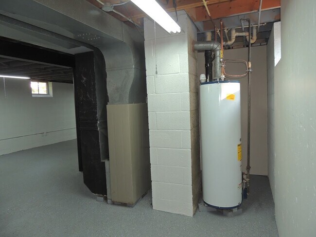 Building Photo - 3 Bedroom, 2 bathroom Ranch for Rent!