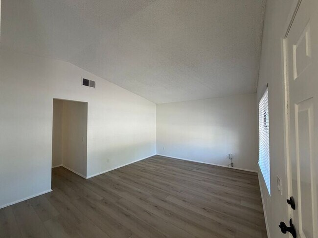 Building Photo - 28244 Encanto Dr