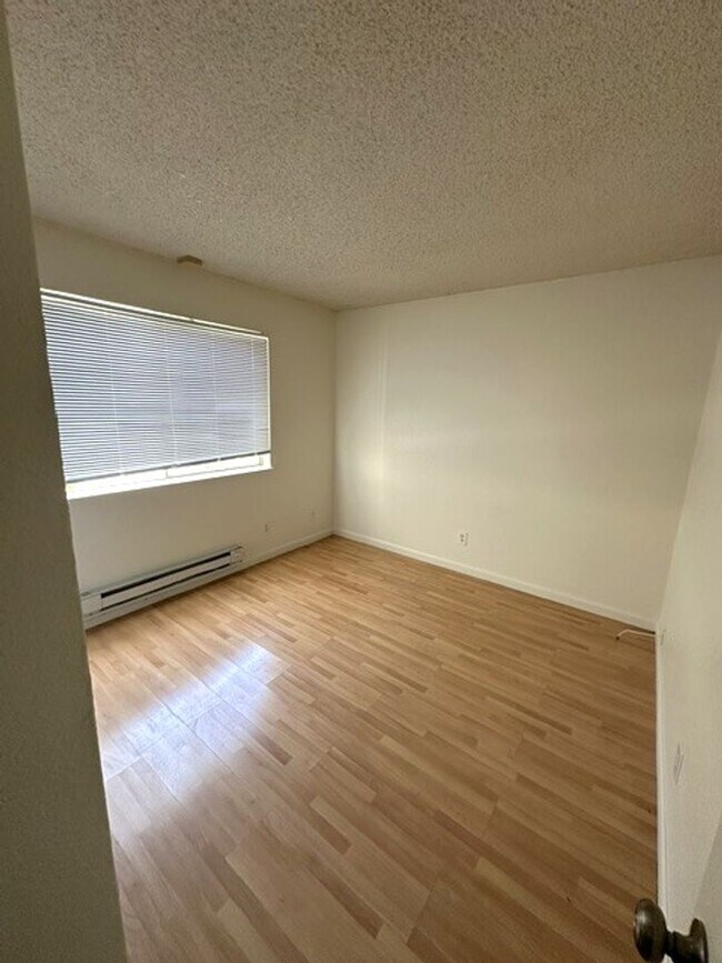 Building Photo - Beautiful 2-Bedroom Apartment in Desirable San Leandro Gated Community, close to BART