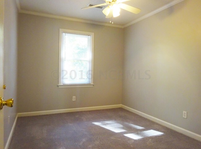 Building Photo - 602 Plaza Dr