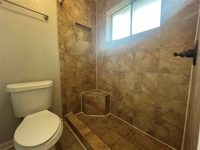 Building Photo - 410 Pickford Dr