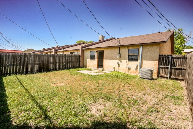 Building Photo - 809 Stanton Pl