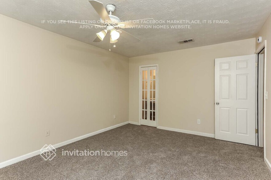 Building Photo - 396 Shamrock Ct