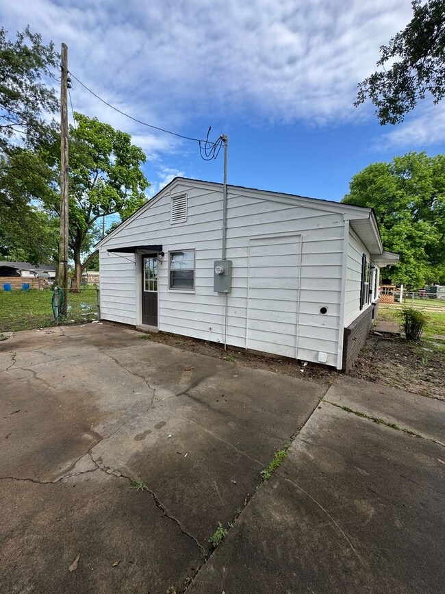 Building Photo - 3 Bed / 1 Bath in Trumann Available Now.