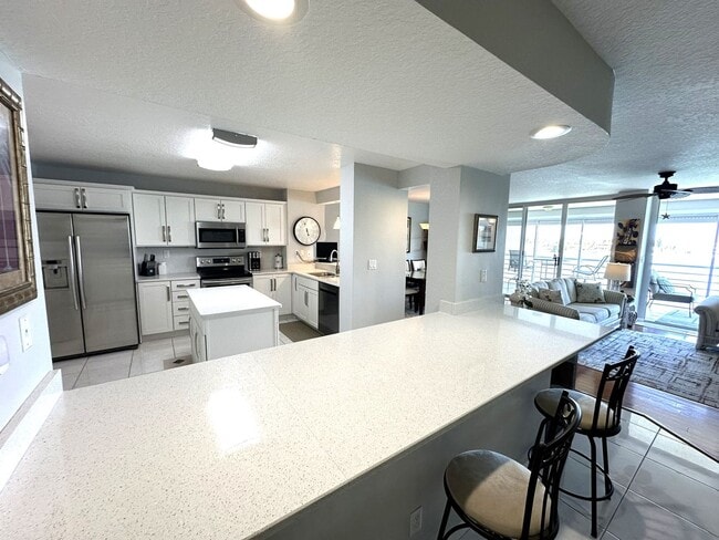 Building Photo - WATERFRONT 2/2 BAHIA DEL MAR RENTAL SEVEN MONTHS APRIL 21 - Nov. 15, 2026