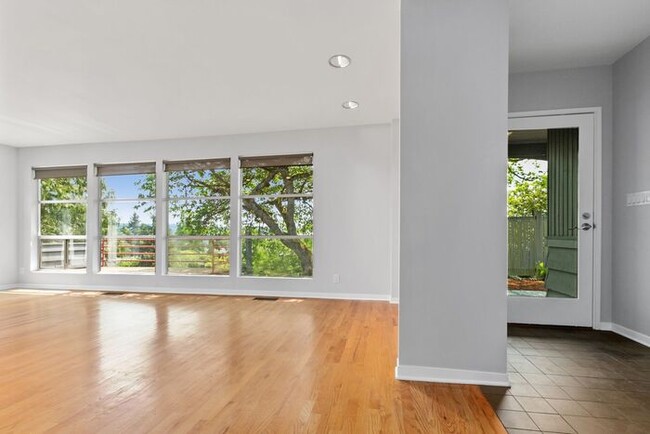 Building Photo - Classic Mid-Century Modern Air Conditioned...