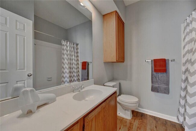 Building Photo - 711 W 21st St