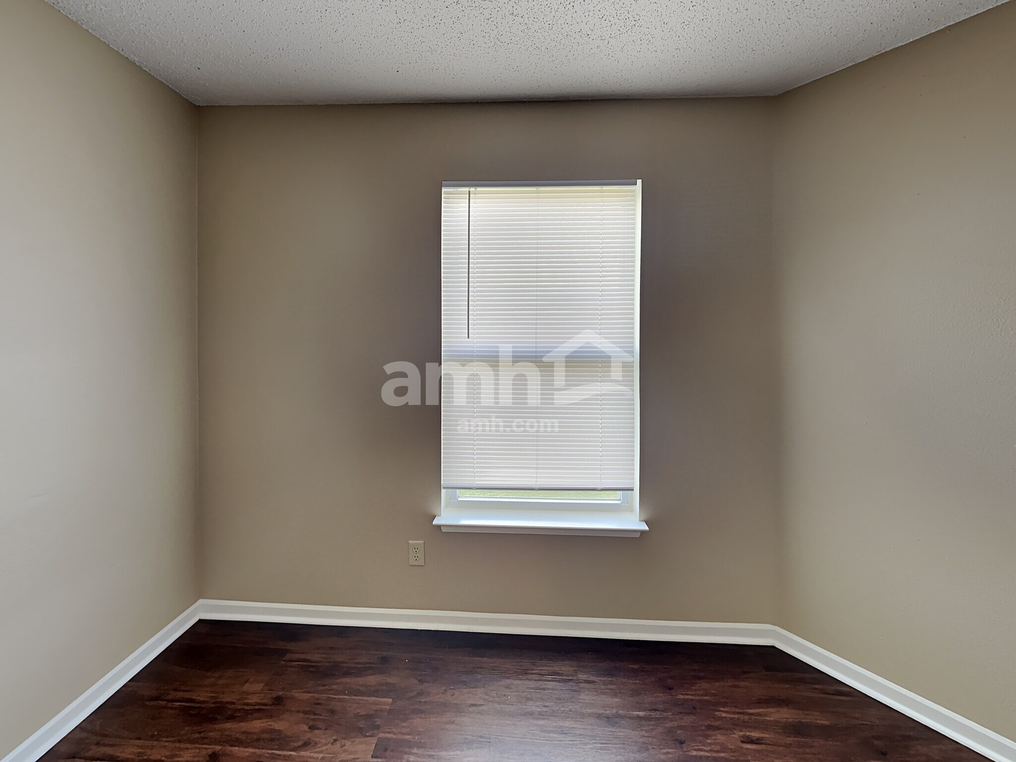 Building Photo - 6710 Waverhill Dr