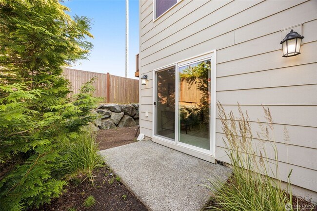 Building Photo - 15113 40th Ave W