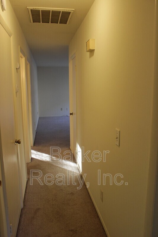 Building Photo - 405 Killington Dr