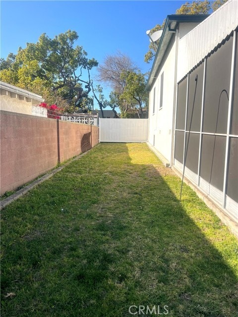 Building Photo - 810 E Tujunga Ave