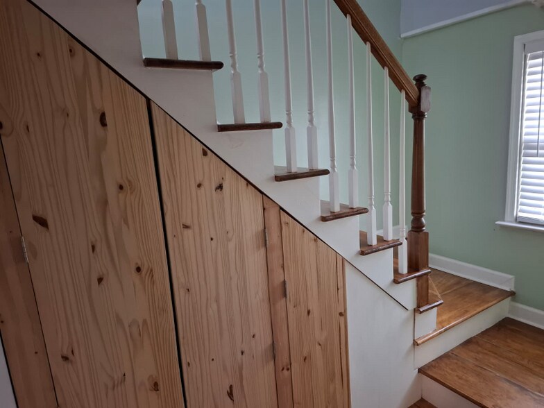 Building Photo - 8 Bash Rd