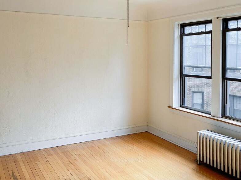 Building Photo - 2623 W Berwyn Ave