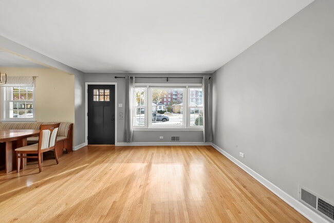 Building Photo - 7432 W Ainslie St