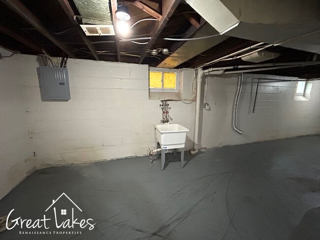 Building Photo - Charming 2 Bedroom 1 Bathroom now available for rent