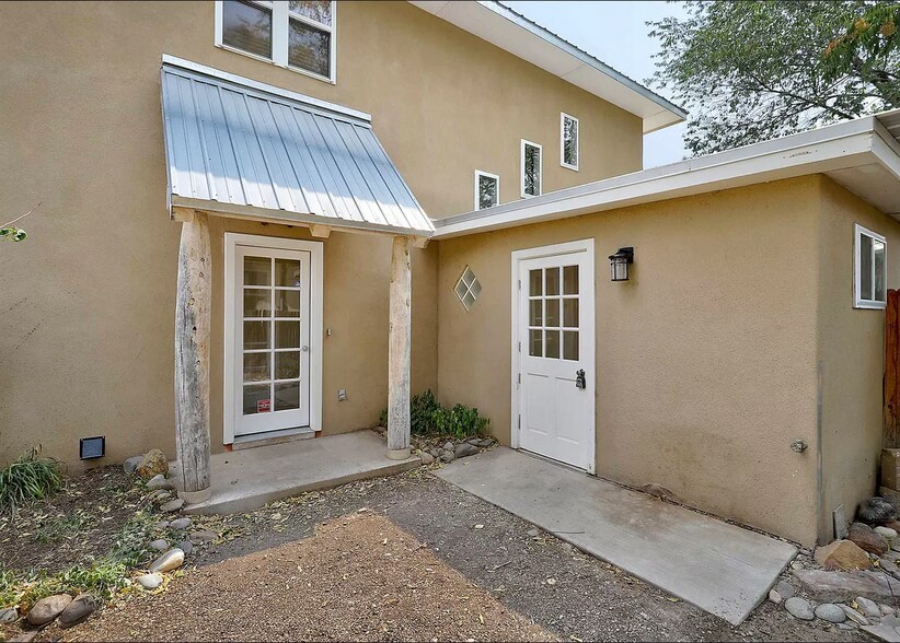 Building Photo - 720 Mesilla Rd