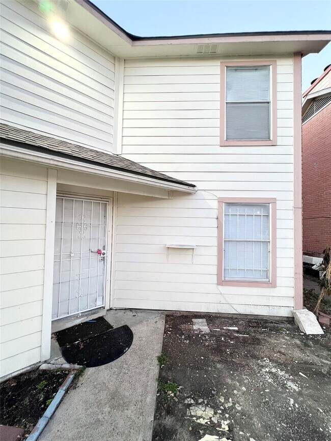 Building Photo - 12710 Leader St