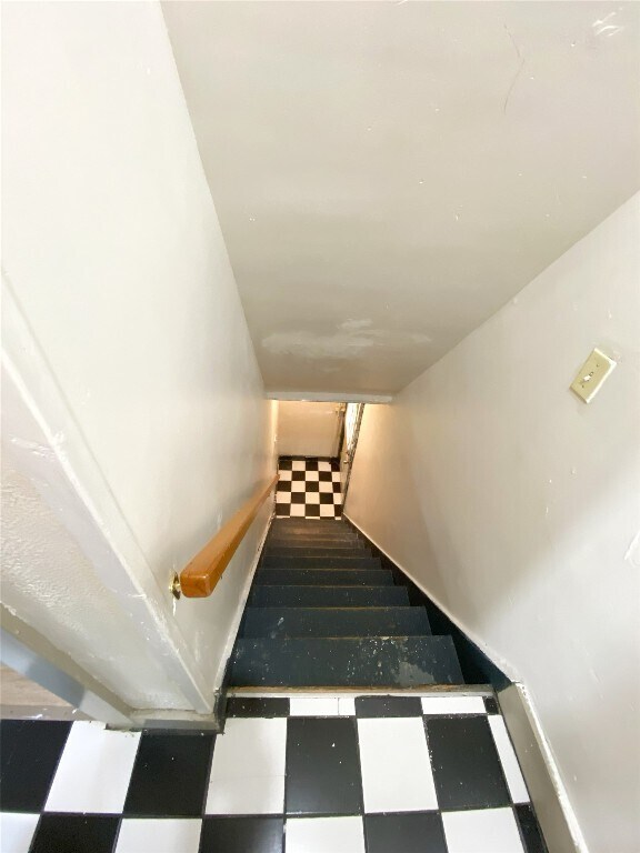 Building Photo - 33 Hayes St