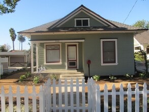 Building Photo - Grand (264-268) North