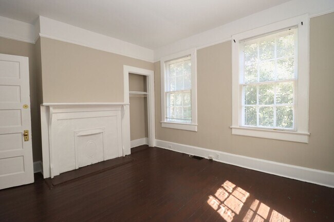 Building Photo - 1016 Laurens St