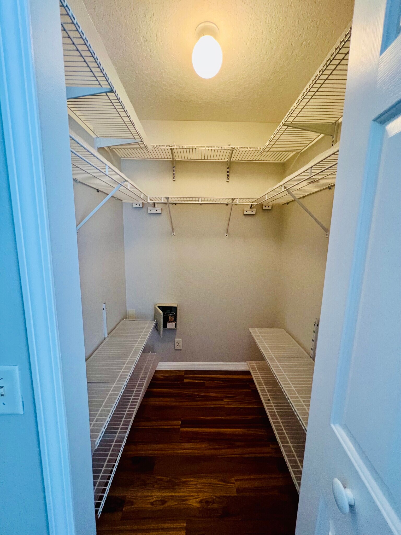 Building Photo - 3857 Island Way