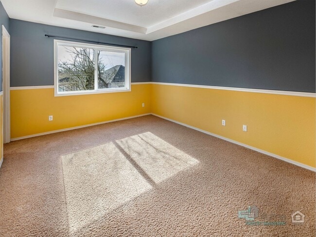 Building Photo - 2 Bedroom, 2.5 Bath Close to Nike and Intel!