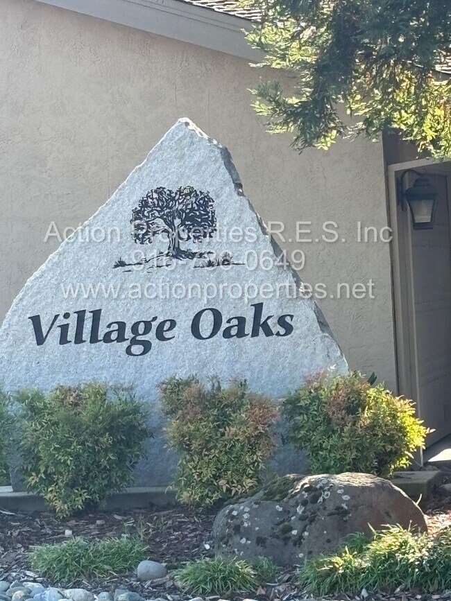 Building Photo - 5110 Village Oaks Dr