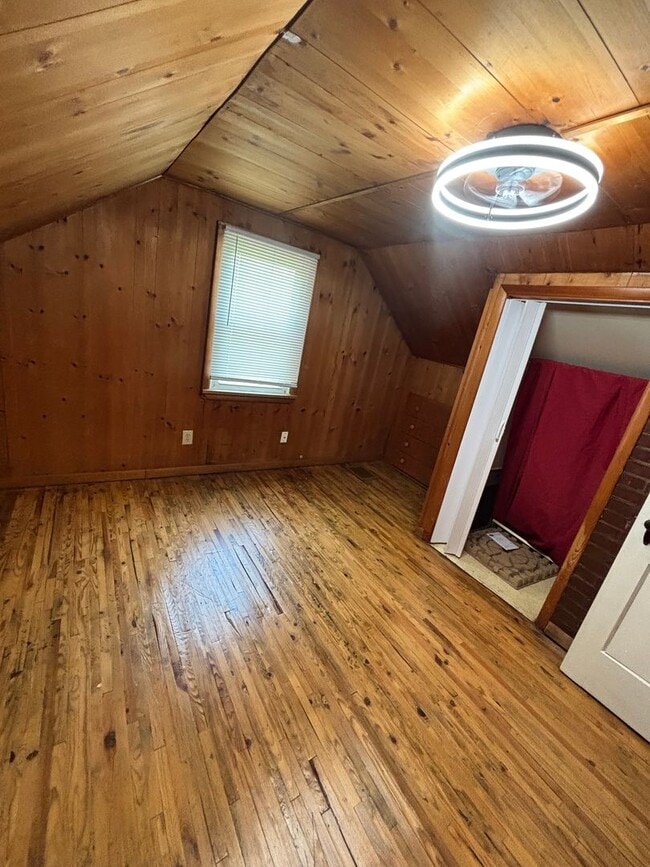Primary Photo - 946 Sells Ave