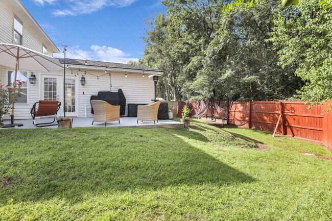 Building Photo - 136 Meadowside Ln