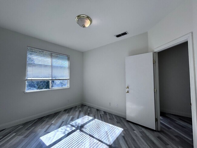 Building Photo - Beautiful Four Bedroom Home in Sacramento