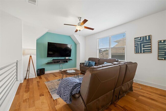Building Photo - 2313 Capulet St