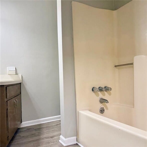 Building Photo - 524 Julius Dr