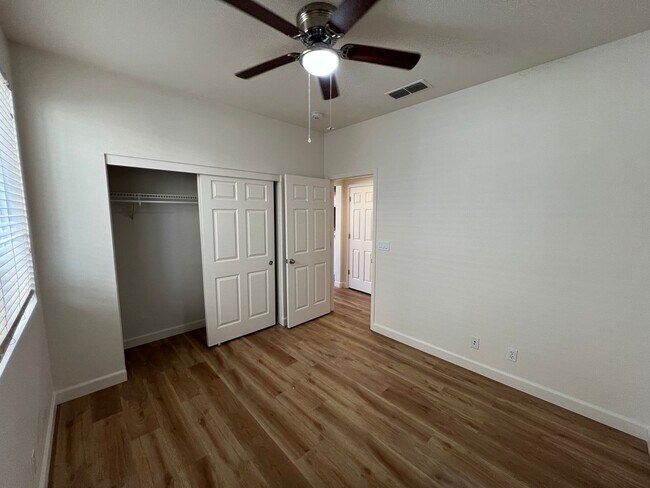 Building Photo - 5 bedroom home located in Sylvan School District!