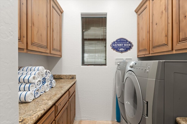 Building Photo - 6708 E Calle de Las Estrellas Rd