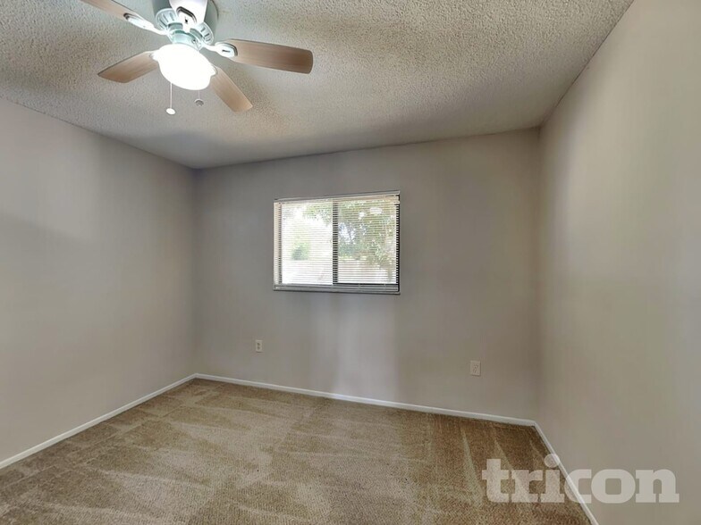 Building Photo - 1203 70th Dr E