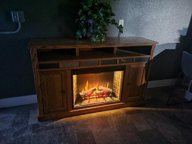 Building Photo - "Charming Studio Retreat in Stanley: Cozy 500 Sq Ft Haven with Full Bath!"