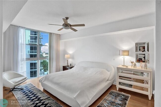 Building Photo - 111 SE 8th Ave