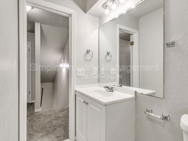 Building Photo - 8506 Candlewood Dr